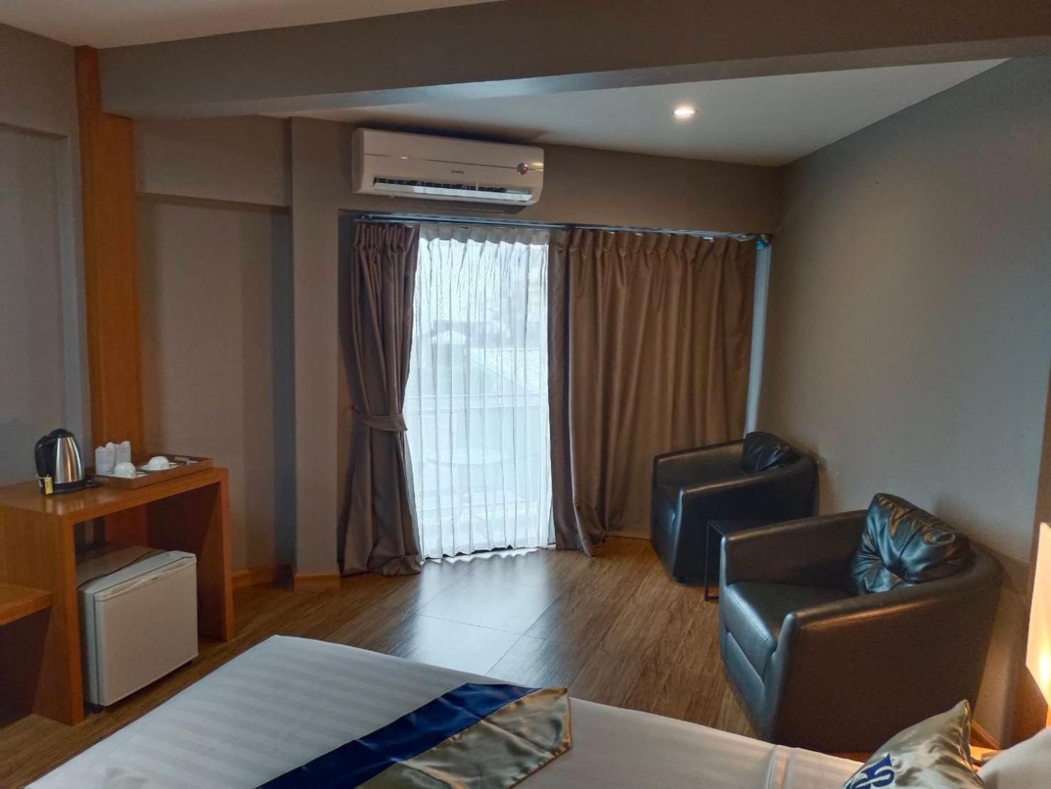 Buritel Hotel Buriram Zimmer foto